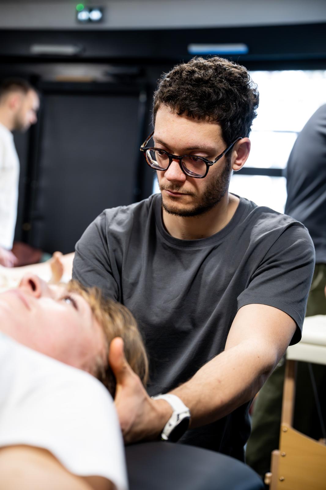 Iyad El Habach en consultation d'ostéopathie